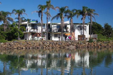 Beachfront 3 25 Willow Street - Accommodation Noosa 2
