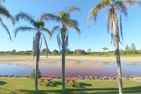 Beachfront 4 25 Willow Street - Accommodation Noosa 1