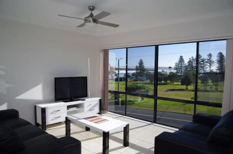 Dolphin Court 2 1 Gowing Street - Accommodation Noosa 4