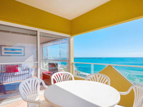 Avalon 4 Right Across The Road From Convent Beach Uninterrupted Views - Accommodation Noosa 4