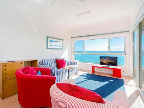 Avalon 4 Right Across The Road From Convent Beach Uninterrupted Views - Accommodation Noosa 5