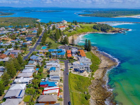 Avalon 4 Right Across The Road From Convent Beach Uninterrupted Views - Accommodation Noosa 3