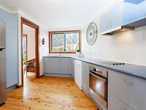 Baggies On Dutchies 9 Burbong Street Large House With Aircon Boat Parking & Waterviews - Accommodation Noosa 2