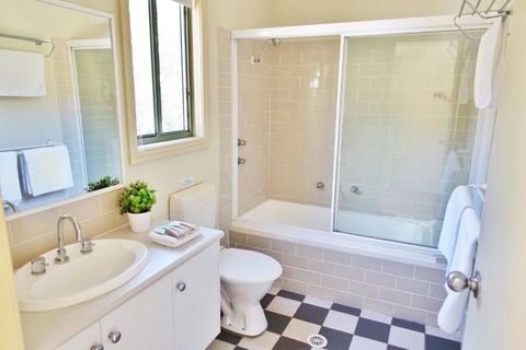 SkyView Villa - Accommodation Noosa 2