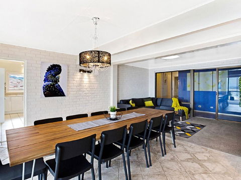 The Bay 25 Wallawa Rd Huge Home With Aircon Spectacular Views & Chromecast - Accommodation Noosa 3
