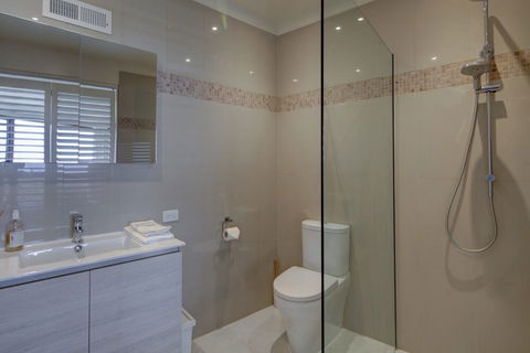 Malahide - Accommodation Noosa 2