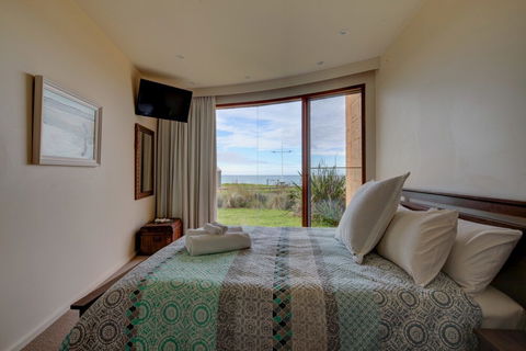 Malahide - Accommodation Noosa 5