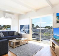 Lazy Days Beach House Jervis Bay  Pet Friendly 4 Mins Walk to Beach