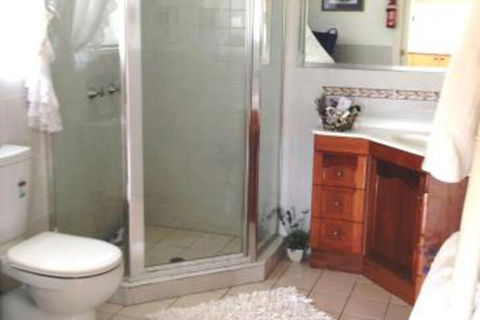 Milford Country Cottages - Accommodation Noosa 5