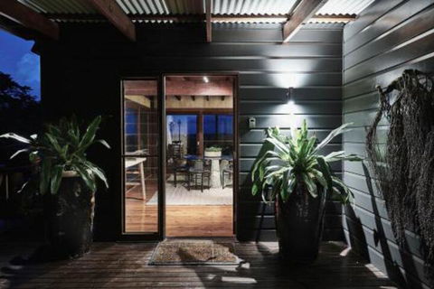 Eastern Rise Main House - Accommodation Noosa 3
