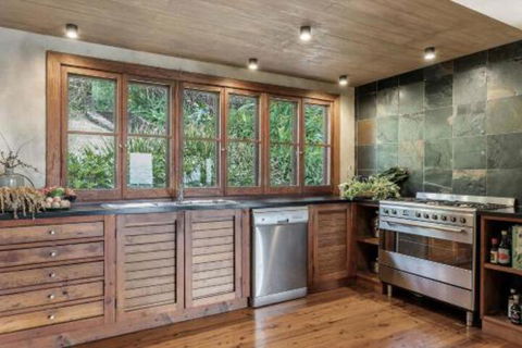 Eastern Rise Main House - Accommodation Noosa 7