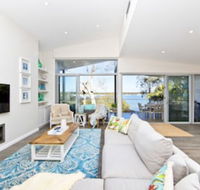 Hamptons Coastline Retreat Waterfront with a Heated Pool - Accommodation Noosa