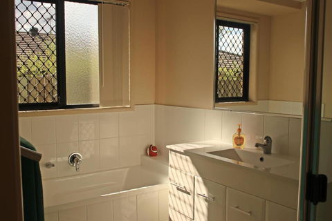 Banksia & Acacia Apartments - Accommodation Noosa 5