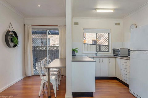 Jamaica Holiday Units - Accommodation Noosa 6