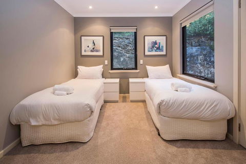 Top Of The Hill - Accommodation Noosa 3