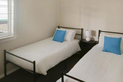 Large 5 Bedroom House With Wifi & Netflix Close To Taronga Western Plains Zoo - Accommodation Noosa 5