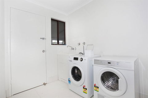 FABULOUS HOLIDAY HIDEAWAY COOLUM BEACH - Accommodation Noosa 5