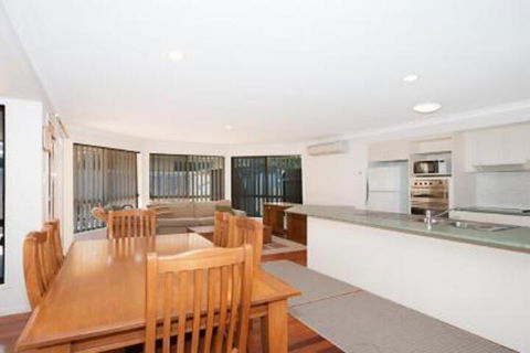 Seachange Foxtel Netflix WiFi - Accommodation Noosa 2