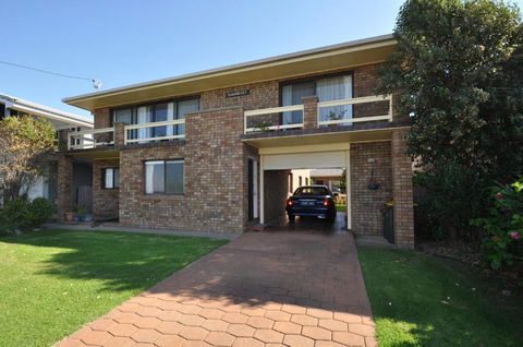 Flat 1 / 15 Dalmeny Drive - Accommodation Noosa 3