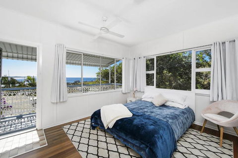Whitecaps 26 East Street - Accommodation Noosa 2
