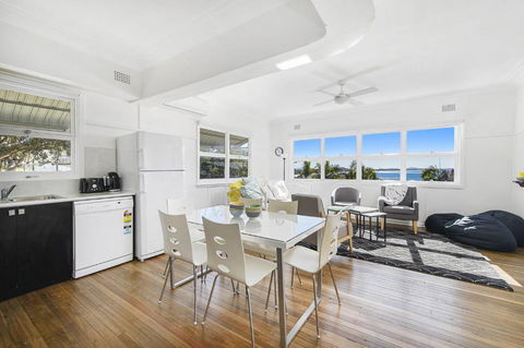 Whitecaps 26 East Street - Accommodation Noosa 1