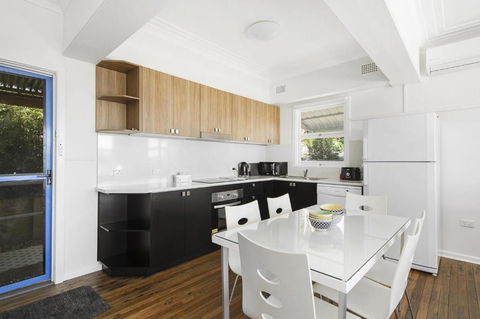 Whitecaps 26 East Street - Accommodation Noosa 4