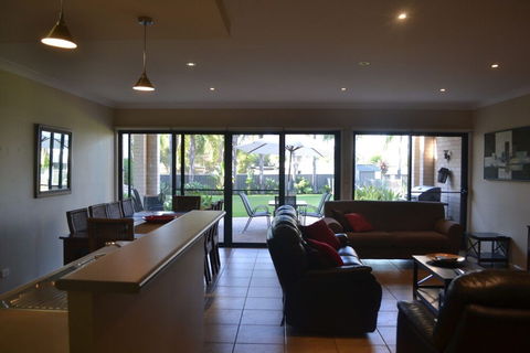 Elsinor Townhouse 4 Mulwala - Accommodation Noosa 6