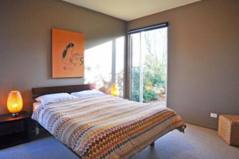 THE Lake House - Surf Side - Accommodation Noosa 5