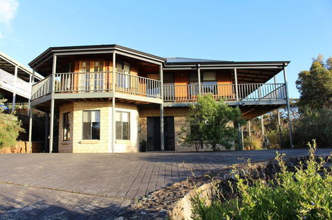 Waterside View - Accommodation Noosa 1