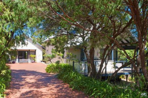 Orion Studio With Ocean Views - Accommodation Noosa 2
