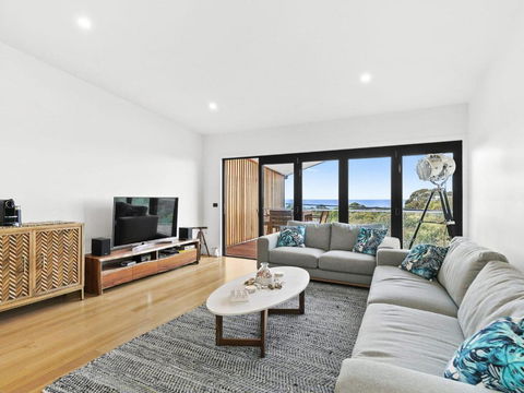 POINT BREAK NEW LISTING 2019 - Accommodation Noosa 4
