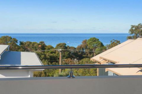 Opulent Oasis - Accommodation Noosa 3