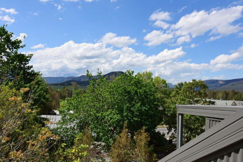 Cloudsong Chalet 2 Close To The Village Centre! - Accommodation Noosa 2
