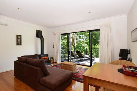 Cloudsong Chalet 4 Close To The Village Centre! - Accommodation Noosa 6