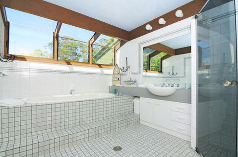 Yeola Lush Location With River Access! - Accommodation Noosa 2