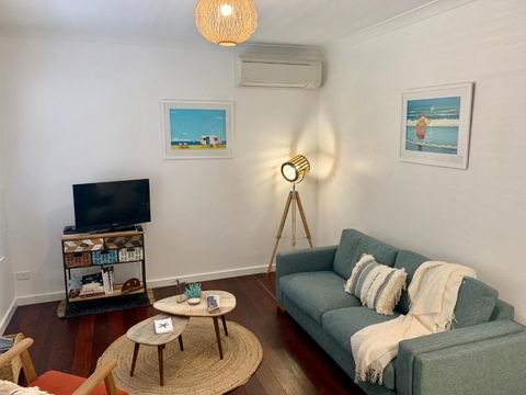 Yaringa Cottage...by The Sea - Accommodation Noosa 3