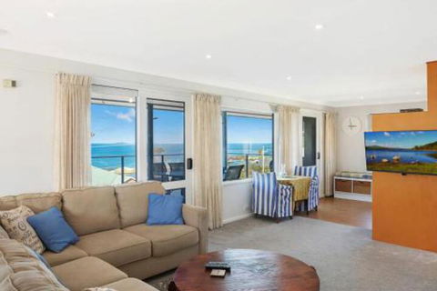 45 Hillside Cres Beach House - Accommodation Noosa 4