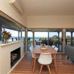 BAY VIEWS On MANNA DROMANA - Accommodation Noosa 0