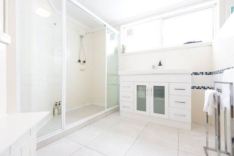Hilltop House - Accommodation Noosa 5