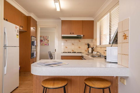 42 Rosemary Lane Â· Central Orange Spacious Family Home Quiet Lane - Accommodation Noosa 4