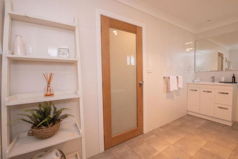 42 Rosemary Lane Â· Central Orange Spacious Family Home Quiet Lane - Accommodation Noosa 7