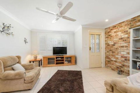 Burkeys 5 Main Street - Accommodation Noosa 7