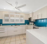 Burkeys 5 Main Street - Accommodation Noosa