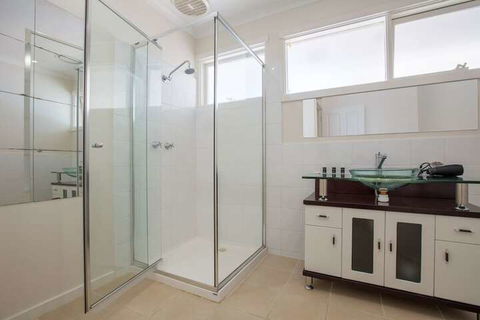 Spacious Comfortable Home In Wheelers Hill+pool - Accommodation Noosa 4