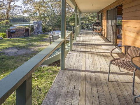 Centre Street 10 Lake Tabourie - Accommodation Noosa 3