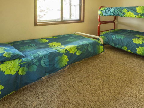 Centre Street 10 Lake Tabourie - Accommodation Noosa 6