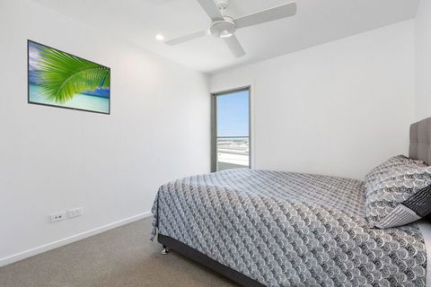 BRAND NEW OCEAN AVENUE TOWNHOUSE - Accommodation Noosa 1