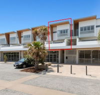 BRAND NEW OCEAN AVENUE TOWNHOUSE - Accommodation Noosa