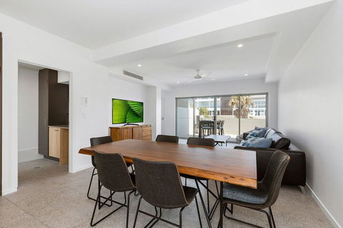 BRAND NEW OCEAN AVENUE TOWNHOUSE - Accommodation Noosa 4