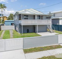 Brighton Waterfront Beach House - Accommodation Noosa